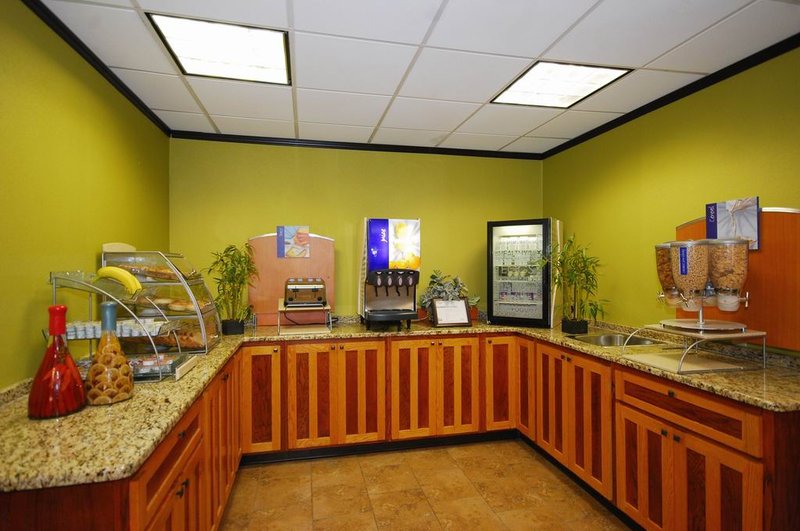 Holiday Inn Express Forsyth - Forsyth, GA
