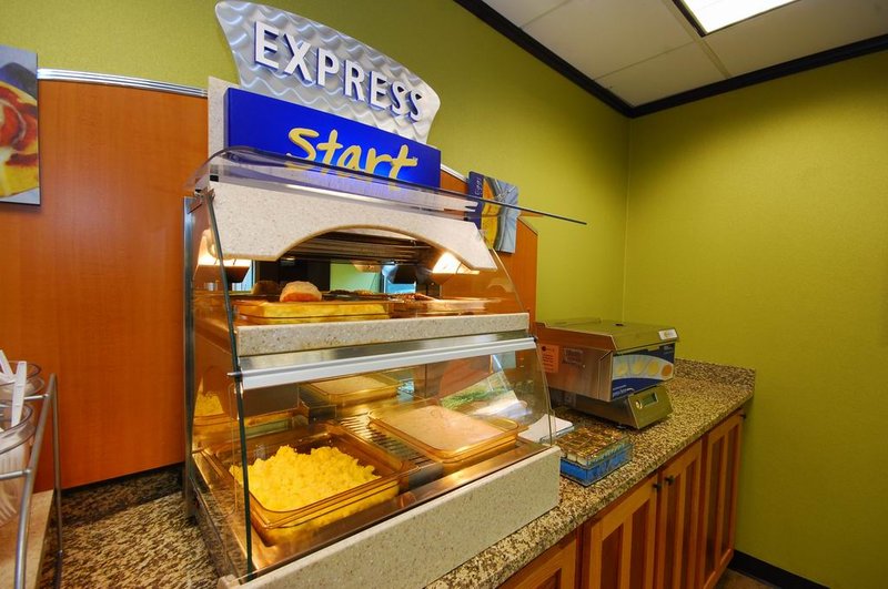 Holiday Inn Express Forsyth - Forsyth, GA