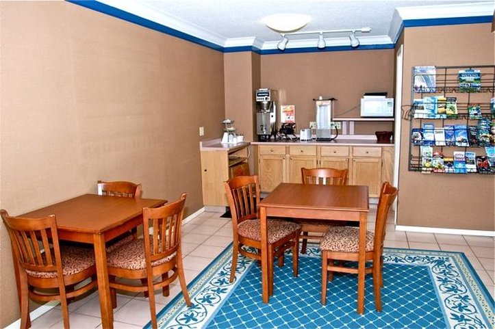 Travelodge Buffalo University District - Amherst, NY