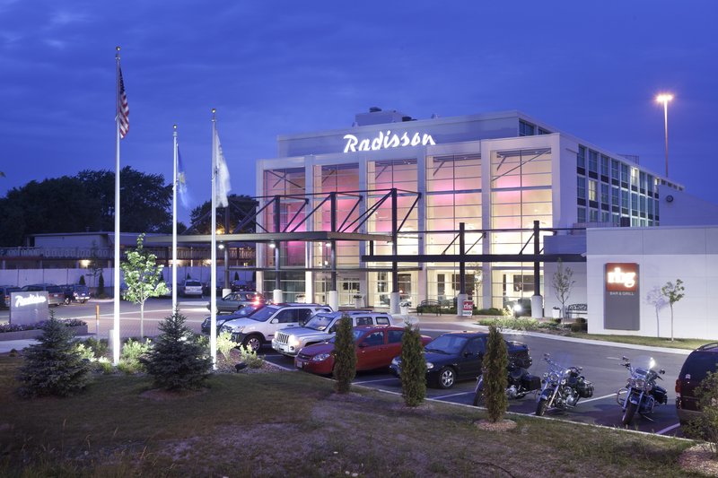 Radisson Hotel Menomonee Falls - Menomonee Falls, WI