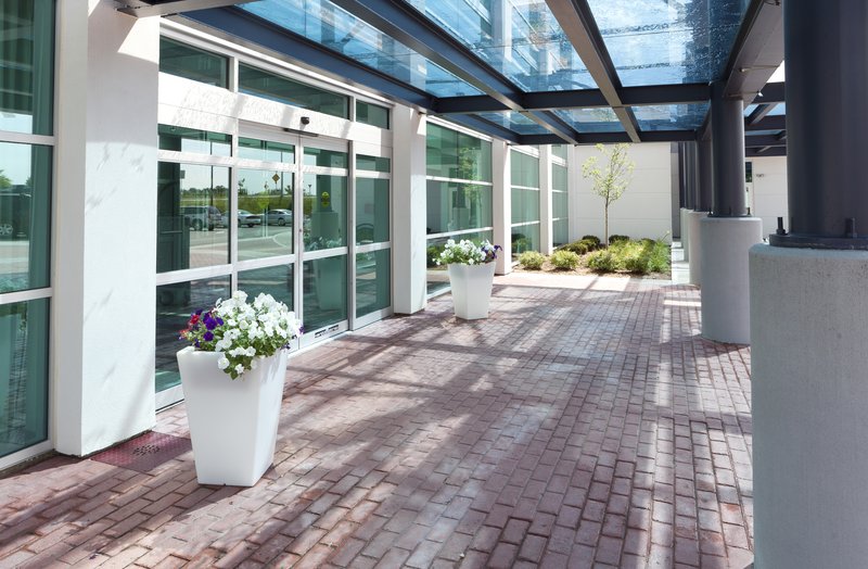 Radisson Hotel Menomonee Falls - Menomonee Falls, WI