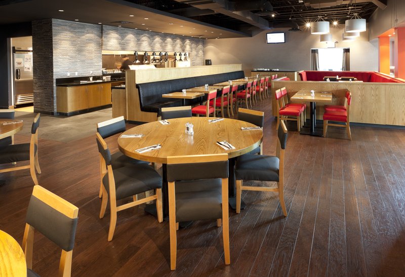 Radisson Hotel Menomonee Falls - Menomonee Falls, WI
