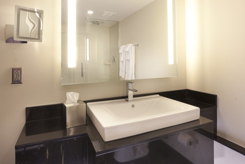 Radisson Hotel Menomonee Falls - Menomonee Falls, WI