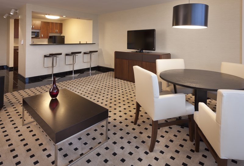 Radisson Hotel Menomonee Falls - Menomonee Falls, WI