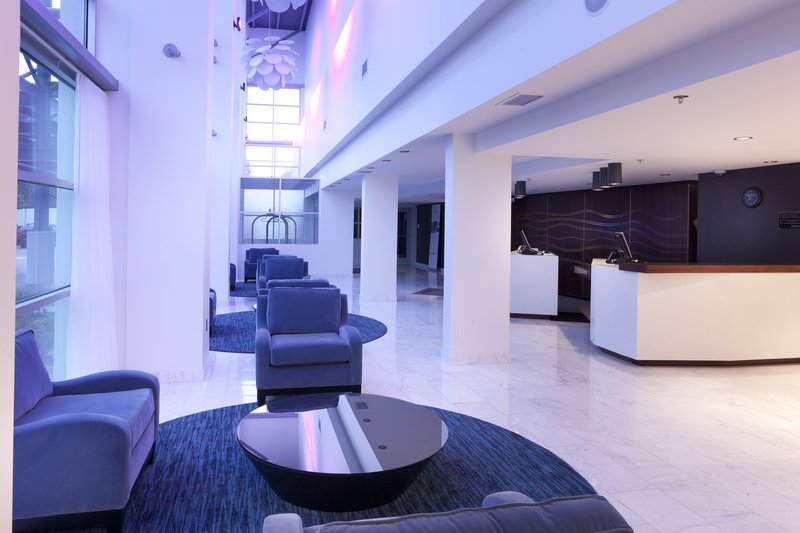 Radisson Hotel Menomonee Falls - Menomonee Falls, WI