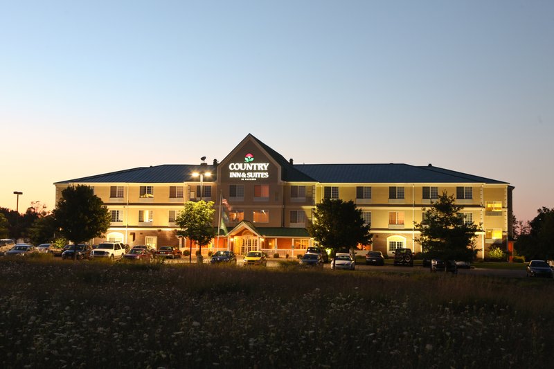 Country Inn & Suites , Big Rapids, Mi - Big Rapids, MI