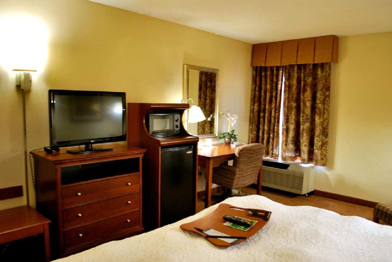 Hampton Inn Raleigh-Capital Blvd. North - Raleigh, NC