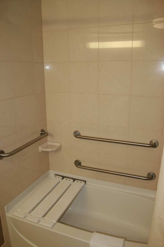 Hampton Inn Visalia - Visalia, CA