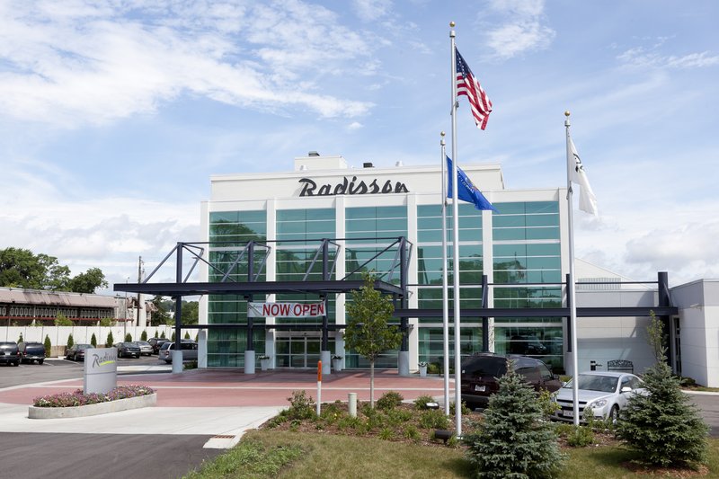 Radisson Hotel Menomonee Falls - Menomonee Falls, WI