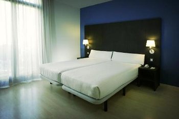 Hotel Husa Oriente - Room