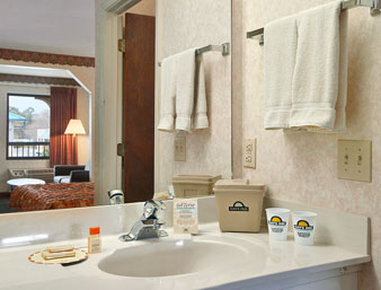 Days Inn - Thomaston, GA