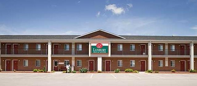 Luxbury Inn & Suites - Maryville, TN