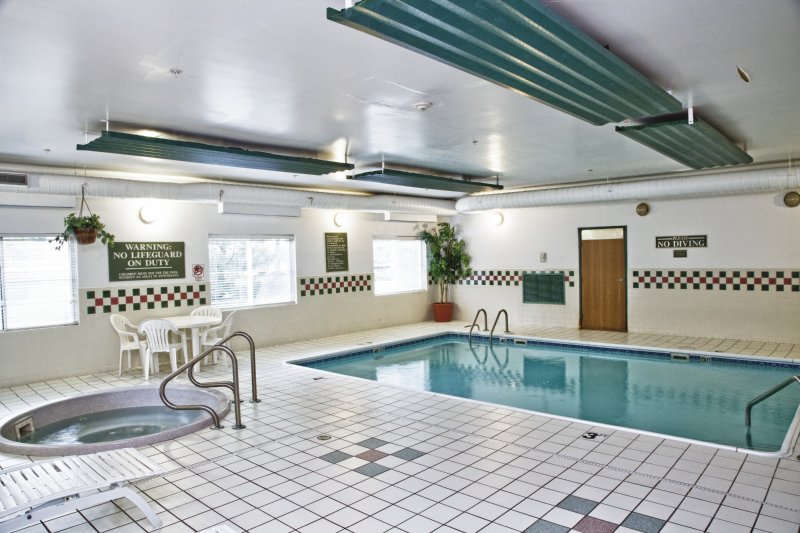 Country Inn & Suites Gurnee - Gurnee, IL