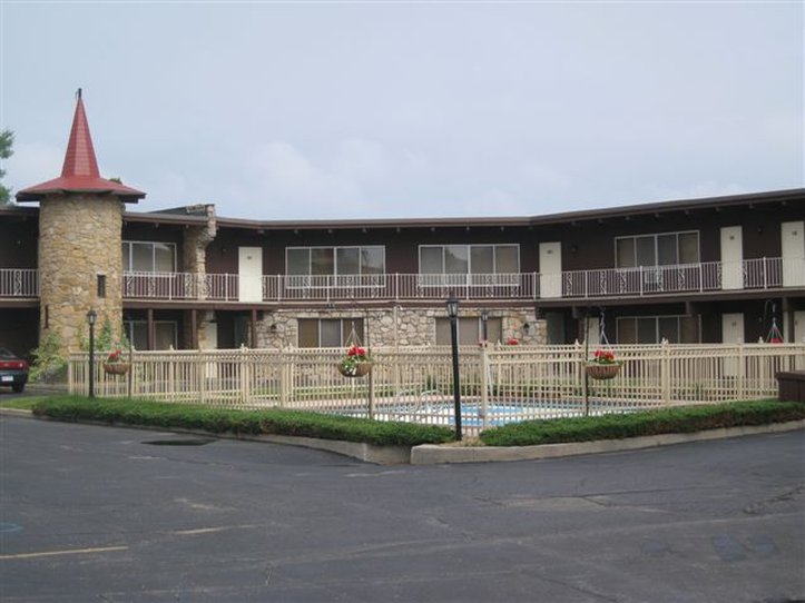 The Lodge - Charlevoix, MI