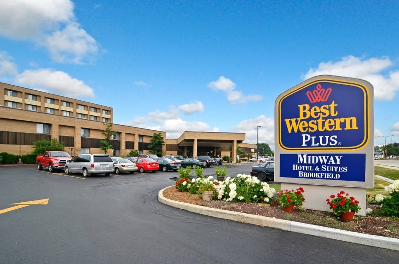 Midway Hotel & Suites - Brookfield, WI