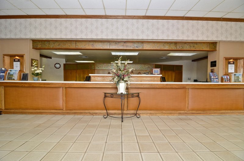 Midway Hotel & Suites - Brookfield, WI