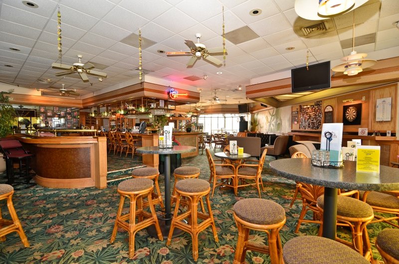 Midway Hotel & Suites - Brookfield, WI