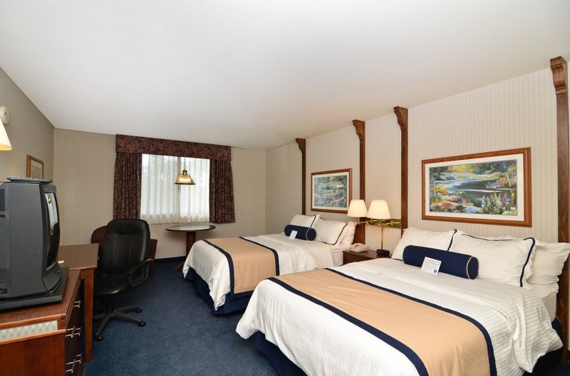 Midway Hotel & Suites - Brookfield, WI