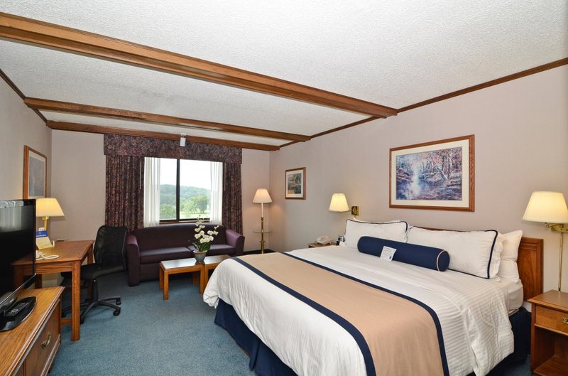 Midway Hotel & Suites - Brookfield, WI