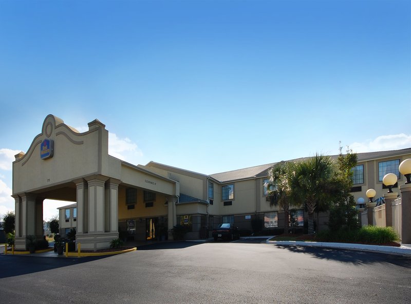 Baymont Inn & Suites Hinesville Fort Stewart Area - Hinesville, GA