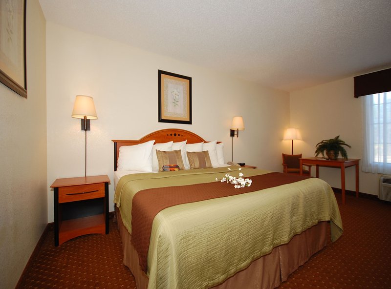 Baymont Inn & Suites Hinesville Fort Stewart Area - Hinesville, GA
