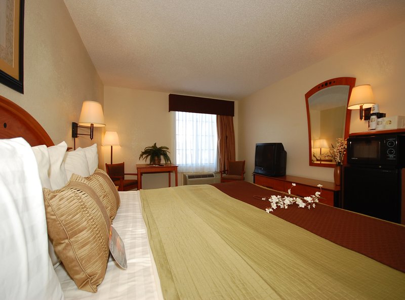 Baymont Inn & Suites Hinesville Fort Stewart Area - Hinesville, GA