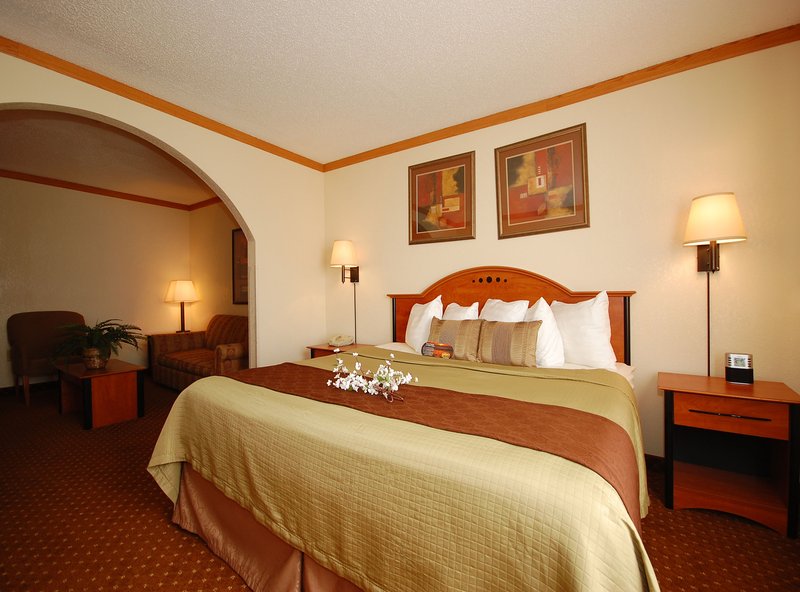 Baymont Inn & Suites Hinesville Fort Stewart Area - Hinesville, GA