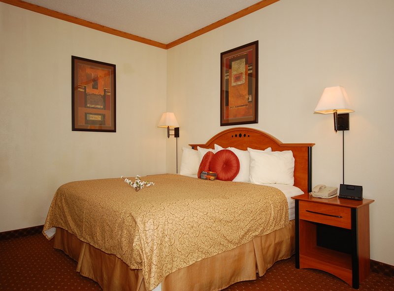 Baymont Inn & Suites Hinesville Fort Stewart Area - Hinesville, GA