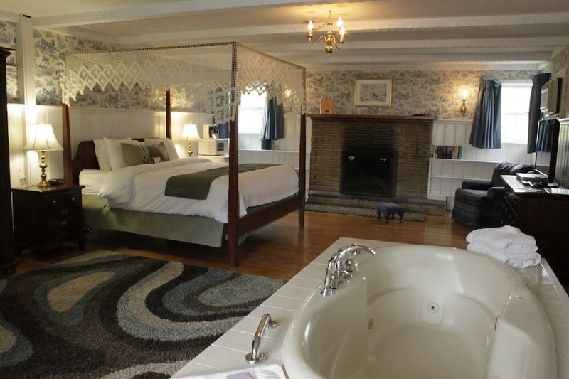 Yankee Inn Home Comfort - Lenox, MA