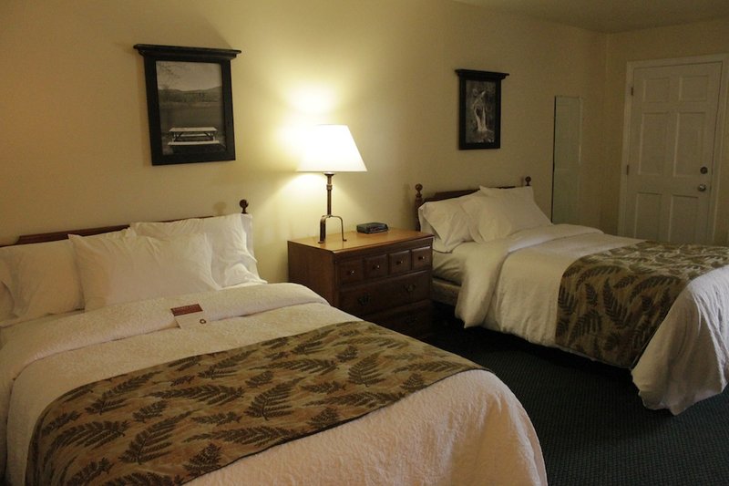 Yankee Inn Home Comfort - Lenox, MA