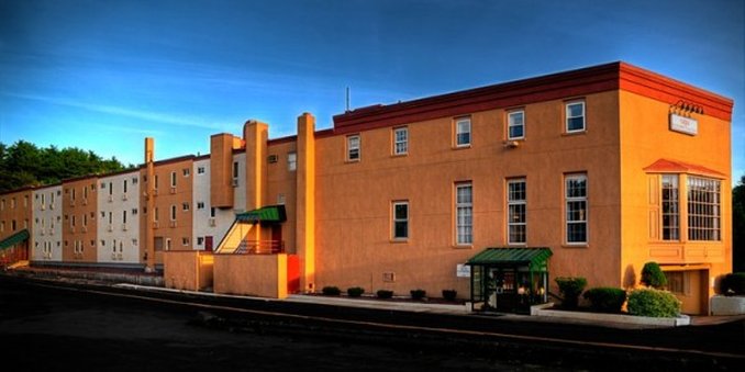 Bedford Plaza Hotel - Bedford, MA