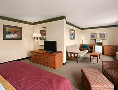 Baymont Inn & Suites-Dekalb - Dekalb, IL