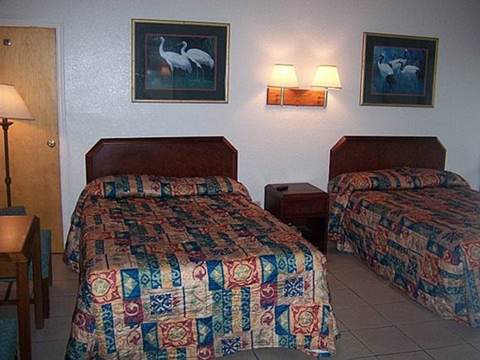 Tarpon Inn - Tarpon Springs, FL