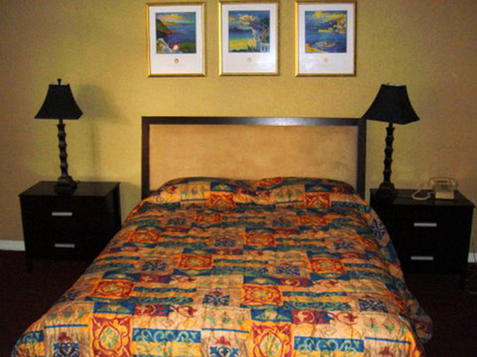 Tarpon Inn - Tarpon Springs, FL