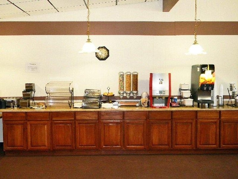Red Coach Inn - Newton, KS