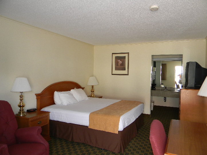 Red Coach Inn - Newton, KS