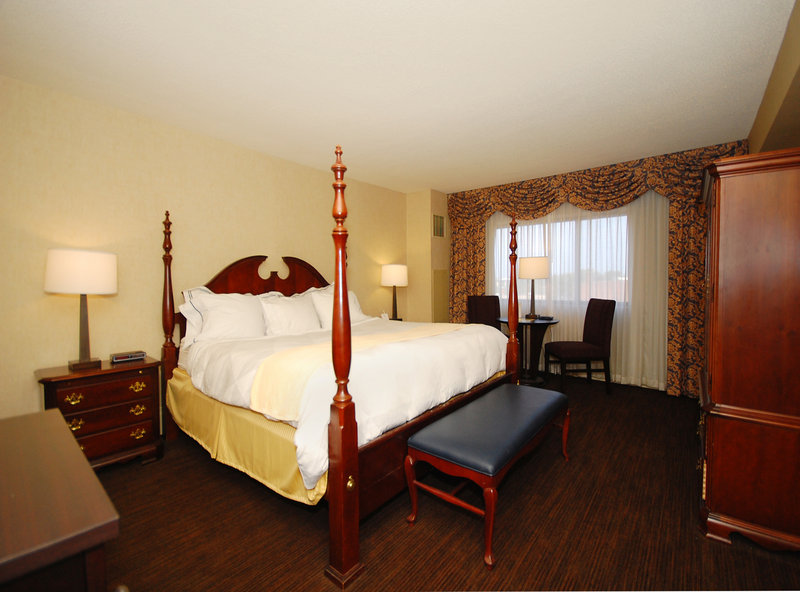 High Point Plaza Hotel - High Point, NC