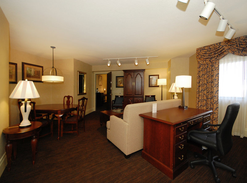 High Point Plaza Hotel - High Point, NC