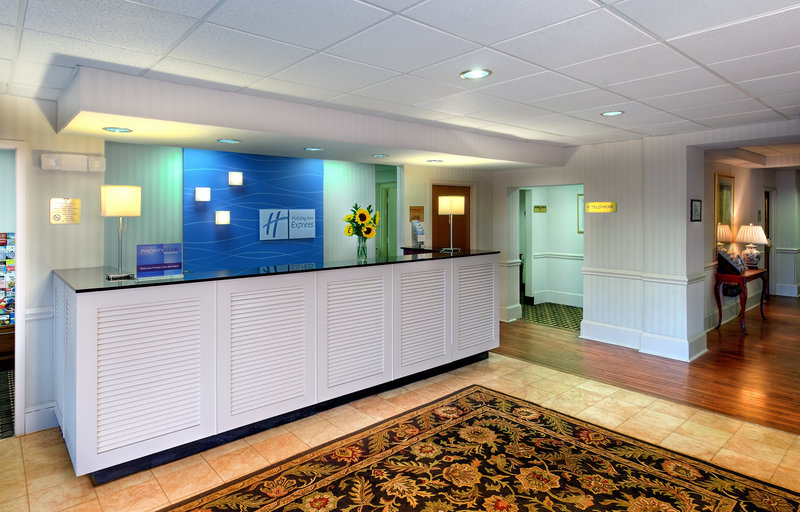 Holiday Inn Express CHARLESTON US HWY 17 & I-526 - Charleston, SC