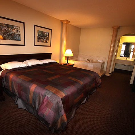 Gateway Inn & Suites - Clarksville, TN