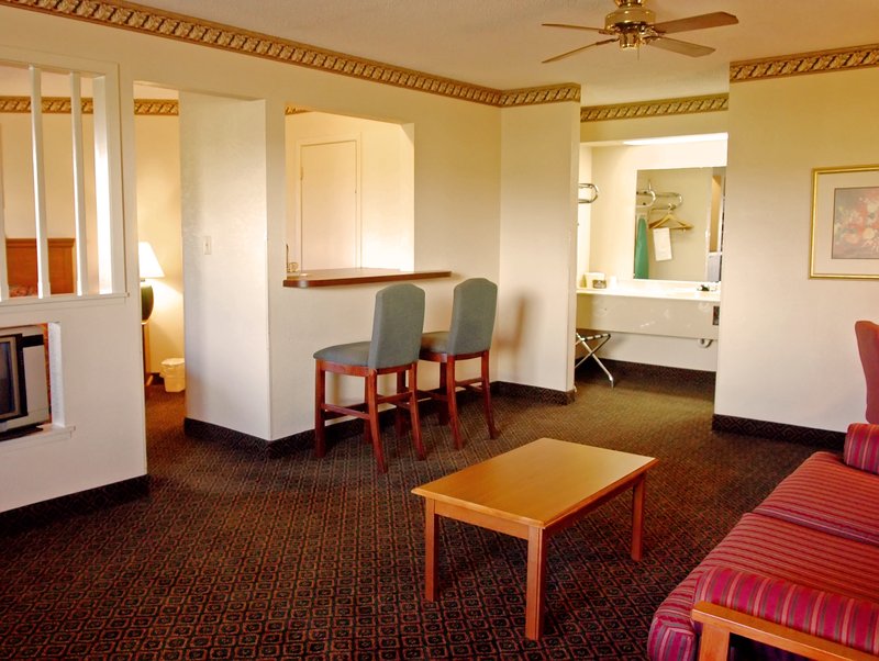 BEST WESTERN Benton Inn - Benton, AR