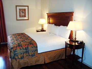 Grand Eastonian Suites - Easton, PA