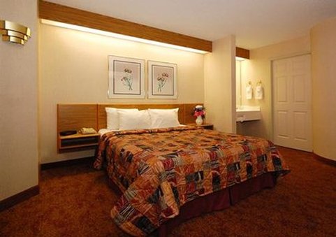 Rodeway Inn - Mukwonago, WI