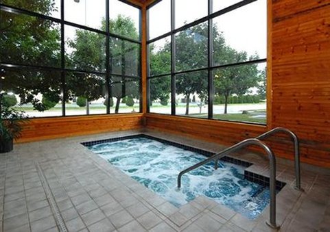 Rodeway Inn - Mukwonago, WI