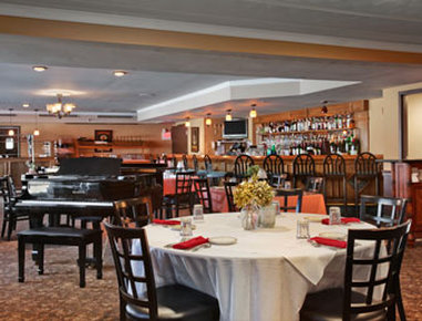 Royal Plaza Hotel - Middletown, RI