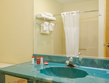 Royal Plaza Hotel - Middletown, RI