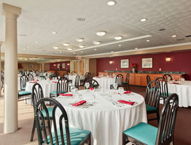 Royal Plaza Hotel - Middletown, RI