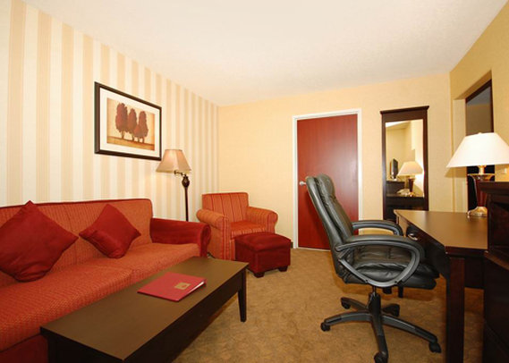 Comfort Suites Airport