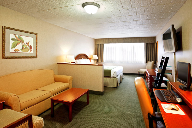 HOLIDAY INN EXPRESS - Altoona, PA