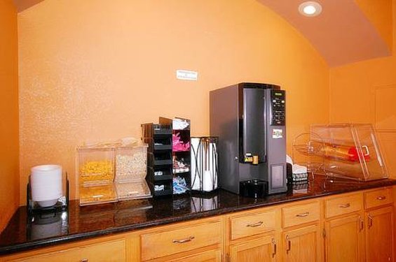 Coachlight Inn Motel - Brenham, TX